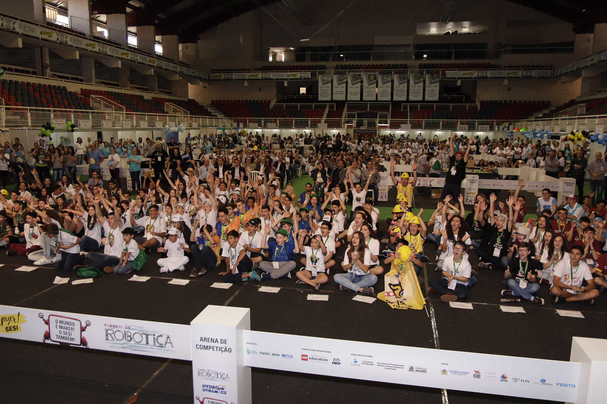 Ao todo, 30 equipes de robótica disputam o torneio