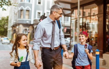 Vai pegar férias com os filhos? Confira o que fazer no trabalho para aproveitar a folga