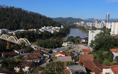 Câmara aprova lei que delega aos municípios regras de proteção de rios em área urbana