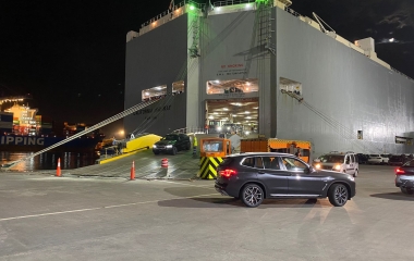Porto de Itajaí recebe nova atracação de navio com veículos da BMW