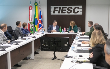 FIESC recebe embaixadora do Reino Unido no Brasil