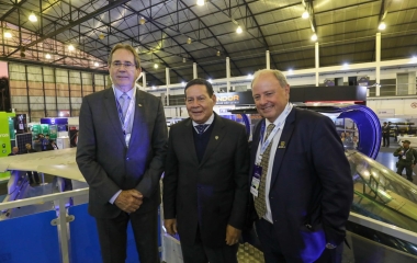 Visita de Mourão encerra 2ª SC Expo Defense