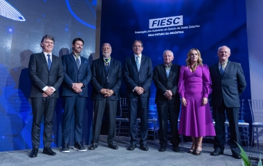 Precisamos reindustrializar o Brasil, defende a FIESC, em cerimônia marcada pela emoção