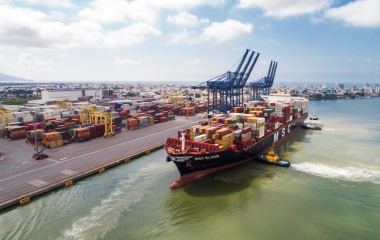 Porto de Navegantes investe R$ 1 bilhão para receber os maiores navios do mundo