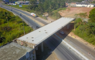 FIESC alerta para defeitos na pista da BR 470; prazo de conclusão preocupa