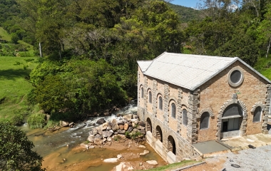 Após 52 anos, hidrelétrica centenária volta a gerar energia em SC