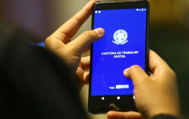 Setor de madeira e móveis fecha 581 vagas em julho no estado
