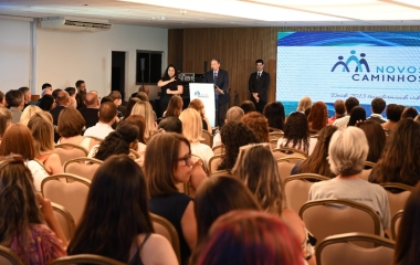 Novos Caminhos encerra 2025 com certificação de jovens e homenagem a parceiros