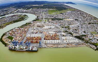 Exportações de SC batem recorde e crescem 4,4% em 2025