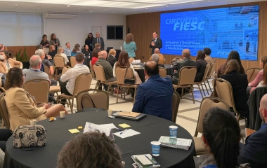 Executivos de sindicatos filiados à FIESC debatem estratégias e soluções de negócios 