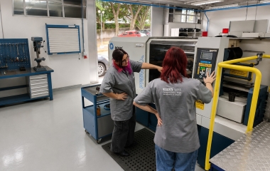 Alta empregabilidade impulsiona procura pelo Curso Técnico em Plástico do SENAI Joinville