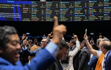 Redução da jornada de trabalho vai elevar preços e ameaçar empregos, diz FIESC