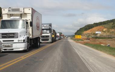 Registro de fila na BR-470. Foto: Filipe Scotti