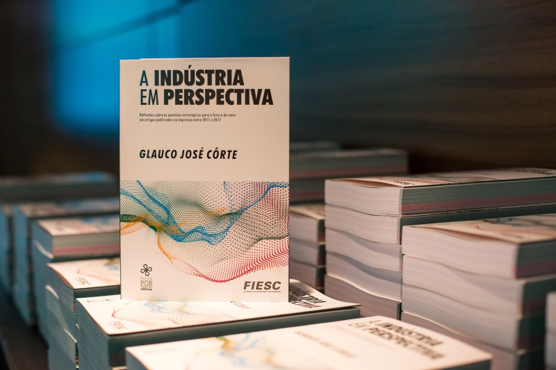 Livro reúne artigos em defesa do setor industrial e do desenvolvimento econômico. Foto: Marcos Campos