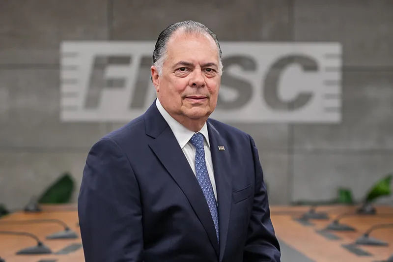 Presidente da FIESC Gilberto Seleme