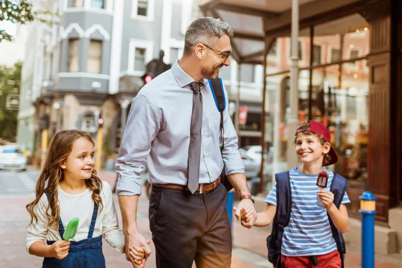 Vai pegar férias com os filhos? Confira o que fazer no trabalho para aproveitar a folga