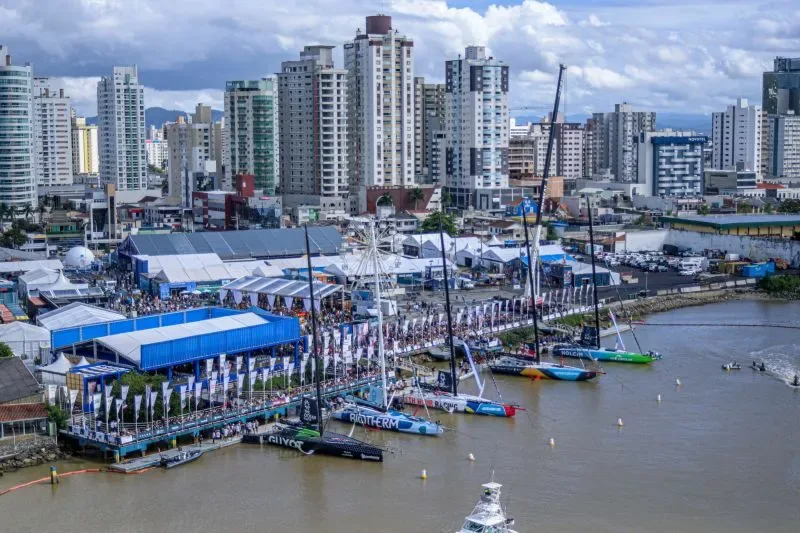 Barcos da Ocean Race ancorados em Itajaí