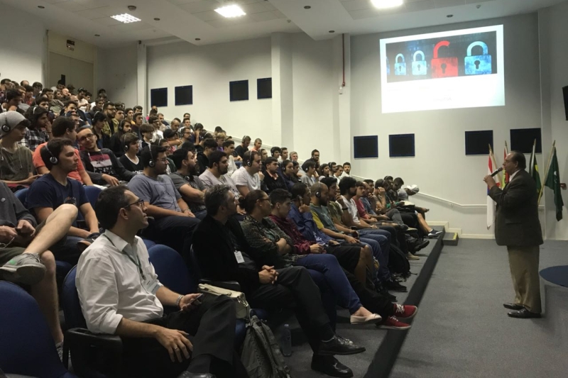 Wadewitz proferiu palestra a estudantes do SENAI Florianópolis