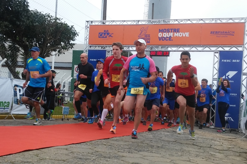 No ano passado, 700 pessoas participaram da Corrida. Foto: Catarinas Comunicação