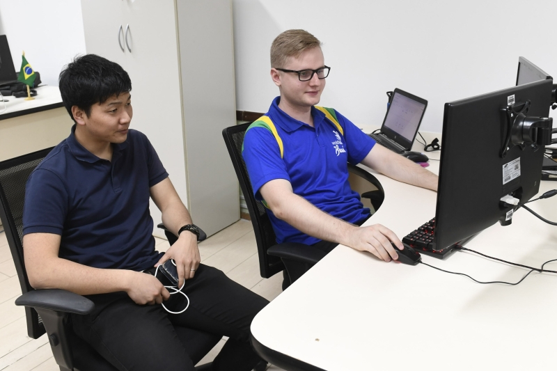 Treinador japonês, Ryoichi Satoyama, e Eduardo Hermann em preparação para o torneio. Foto: José Paulo Lacerda