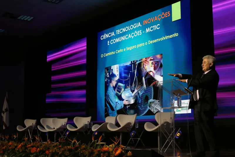 Ministro Marcos Pontes na abertura do evento