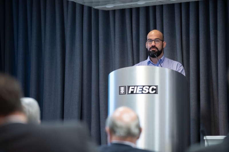 Gerente de trade marketing sul da BRF, Nivaldo Prado Jr., em reunião na FIESC (foto: Filipe Scotti)