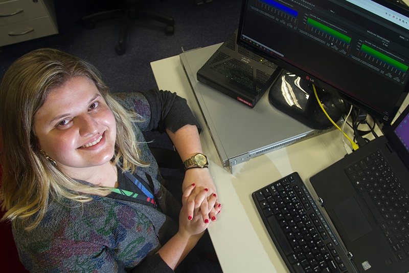 Raíssa: curso técnico e graduação no SENAI, emprego e conquistas