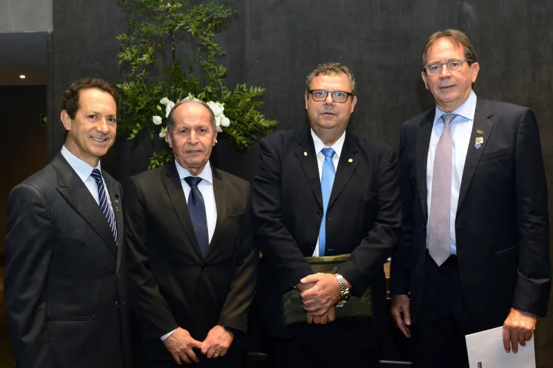 Presidente da FIESC, Mario Cezar de Aguiar (último à direita), e industriais que participaram do encontro, em Brasília (foto: Miguel Angelo/CNI)