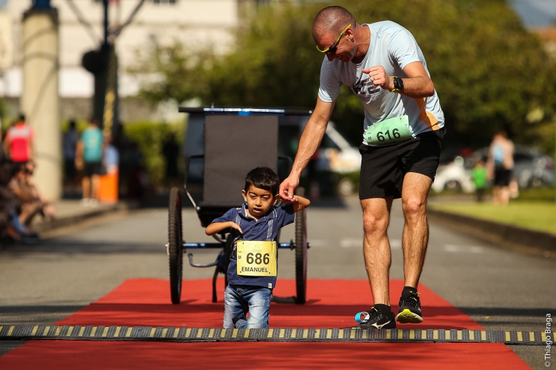 Emanuel contou com a ajuda de José Gilmar Kluck para participar da corrida. Foto: Thiago Braga