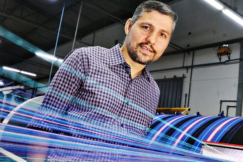 “Só estou na mesma empresa há tanto tempo porque sempre desfrutei da possibilidade de continuar aprendendo e aplicando o que aprendi” - Anísio Oscar da Silva, 44 anos, gerente industrial da RenauxView