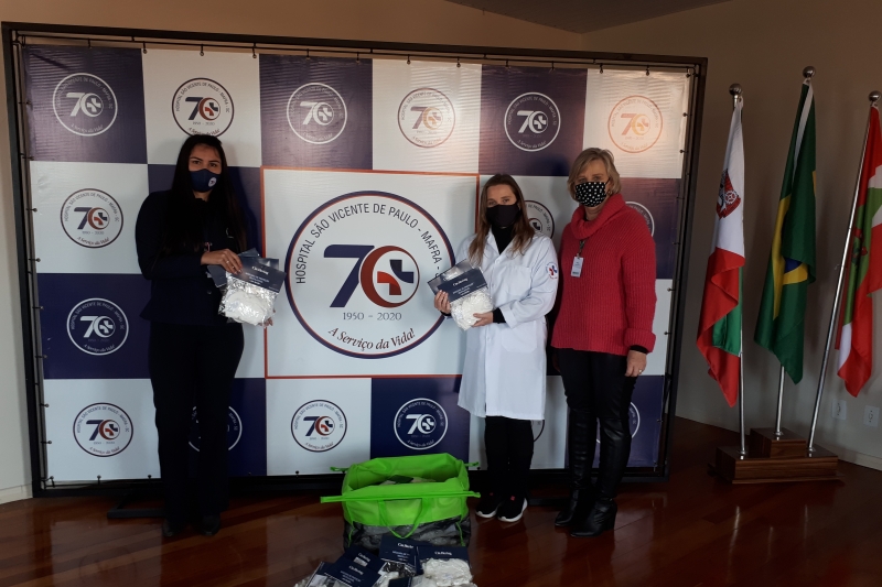 Máscaras doadas ao Hospital São Vicente de Paulo, em Mafra. Foto: Divulgação/FIESC