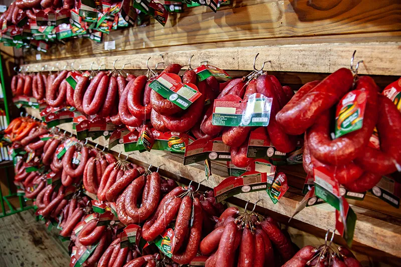 Embutido é fabricado por 20 micro e pequenas indústrias seguindo receita de imigrantes.