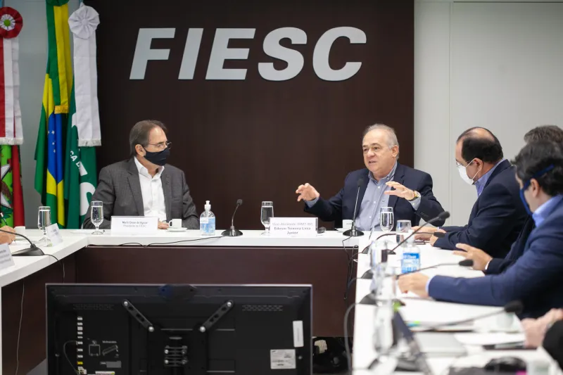 Almirante Edésio apresentou dados importantes sobre o Cluster do Rio e destaca trabalho que pode ser feito por aqui