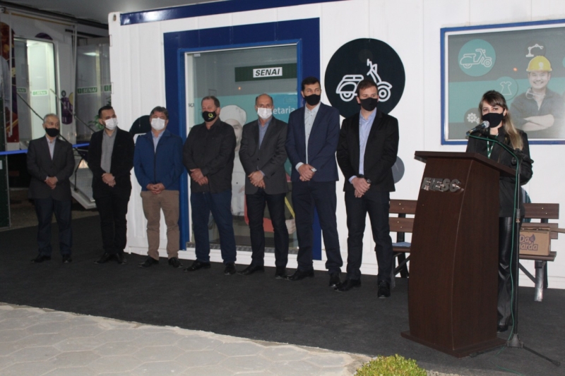 Gerente do SENAI Regional Sul, Graziela da Silva Branco,  agradece ao Governo Municipal e SENAI pela parceria
