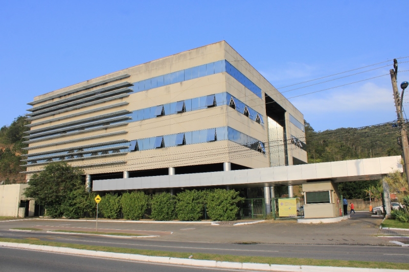 Estrutura de 6,9 mil m2 contará com 23 salas de aula, nove salas multifuncionais/laboratórios, biblioteca e duas quadras poliesportivas (foto Marcos Porto) Estrutura de 6,9 mil m2 contará com 23 salas de aula, nove salas multifuncionais/laboratórios, biblioteca e duas quadras poliesportivas (foto Marcos Porto)