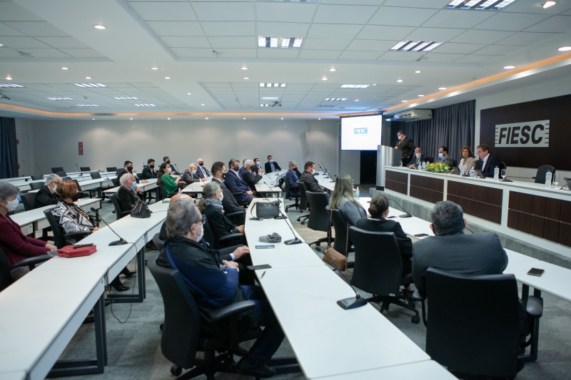 Presidente da FIESC informou que a entidade abrigará o banco de alimentos no centro logístico de São José (Foto: Filipe Scotti)