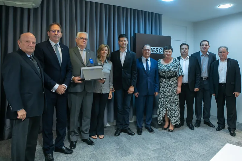 Família Altenburg e profissionais da empresa foram homenageados nesta sexta-feira, dia 18 (foto: Filipe Scotti)