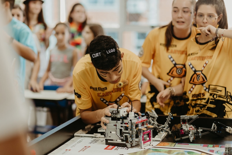 Catarinenses vão a SP disputar etapa nacional do torneio de robótica da FLL