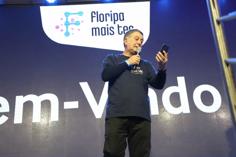 Prefeito Topázio Neto, na abertura do aulão. Foto: Pedro Perez/PMF