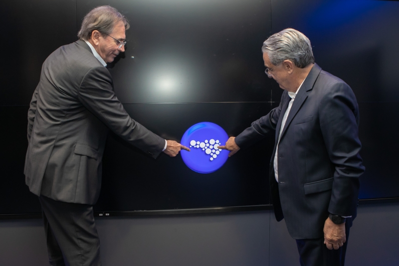 Presidente da FIESC, Mario Cezar de Aguiar (esq.), e presidente da CNI, Robson Braga de Andrade, durante a cerimônia de inauguração (foto: Filipe Scotti)