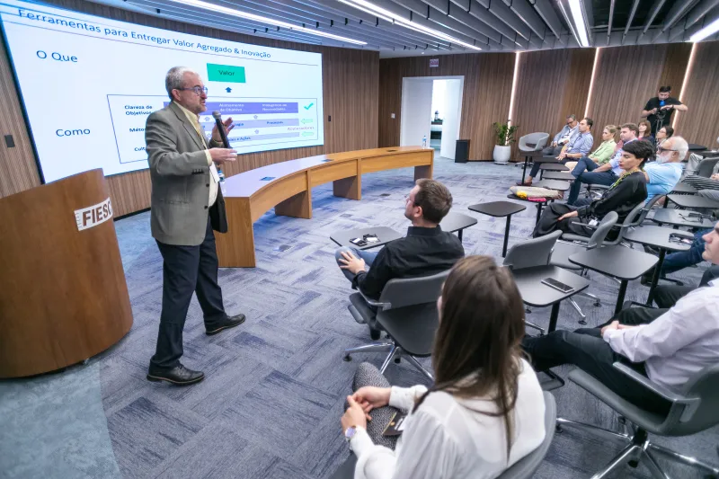 O diretor de inovação da Duas Rodas, Steven Rumsey, abordou tendências e desafios para o setor. Foto: Marcos Campos