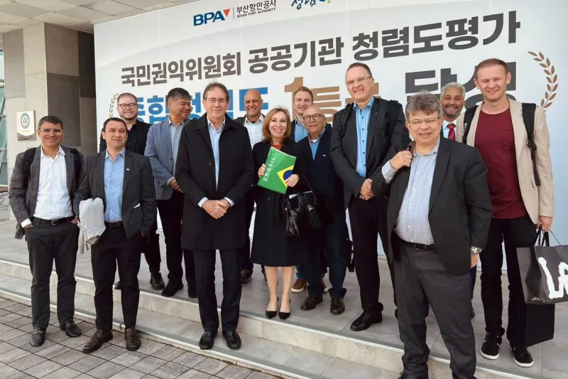 Comitiva da FIESC que participa da missão