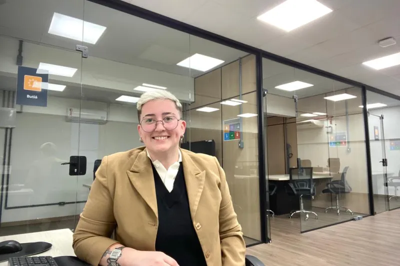 Na Klabin, Camila começou como jovem aprendiz e, agora efetivada, atua com recrutamento e seleção