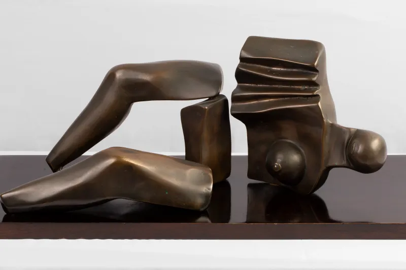 Torso fragmentado, obra de Elke Hering. Foto: Eduardo Marques