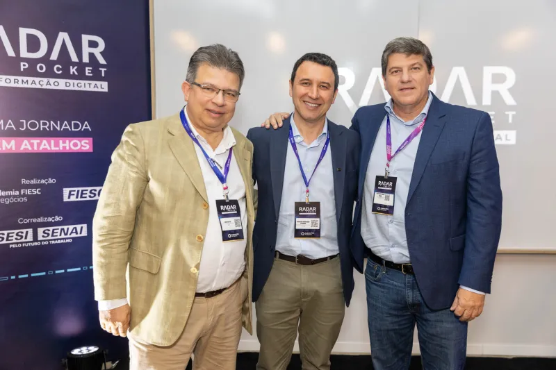 Fiates, Pereira e Rizzo, durante o ato de assinatura (foto: André Kopsche)