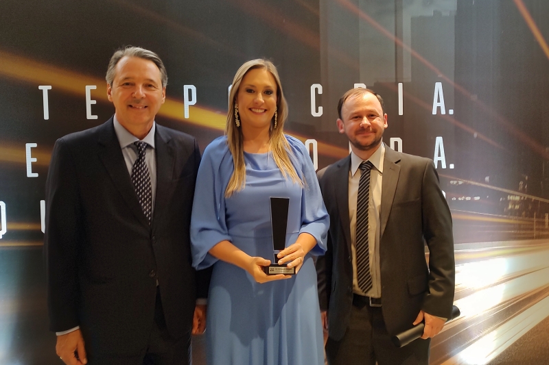 Diretor da FIESC, Carlos José Kurtz (à esq.), Adriana Cassol, gerente-executiva de educação SESI SENAI, e Rômulo Azevedo, gerente de educação profissional (foto: Elmar Meurer)