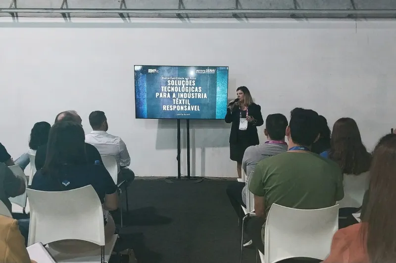 Camilla Borelli, do Instituto SENAI de Tecnologia Têxtil, Moda e Confecção (SP). Foto Aline  Camargo