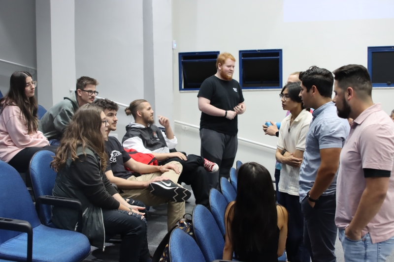 Estudantes do campus interagiram com os americanos, treinando o idioma inglês. Foto: Ellen Ramos