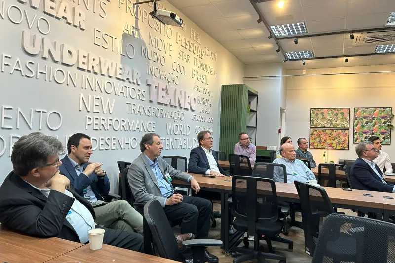 Lideranças em visitas a indústrias