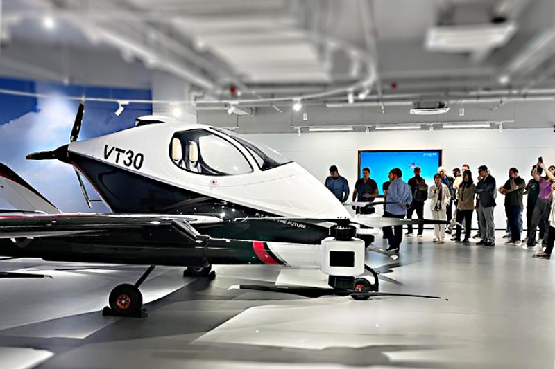 Grupo visitou a EHang, fábrica de carros voadores